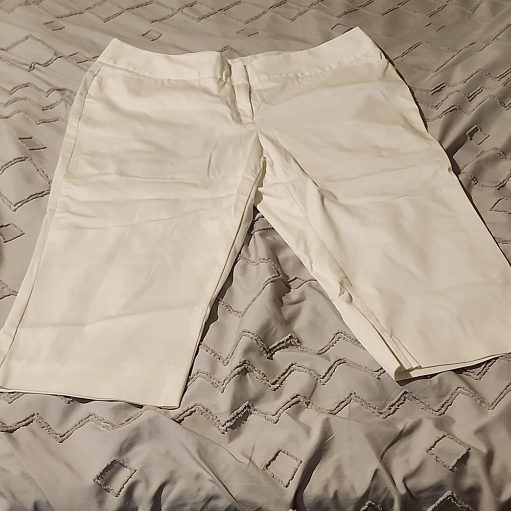 Worthington, modern fit capri's, Size 16, White. - Picture 3 of 4